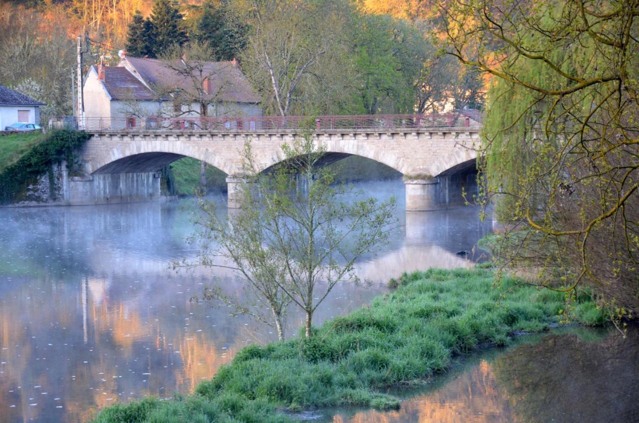 Au Bord De L'Eau Appartement 50 M2 Chambon-sur-Voueize Buitenkant foto