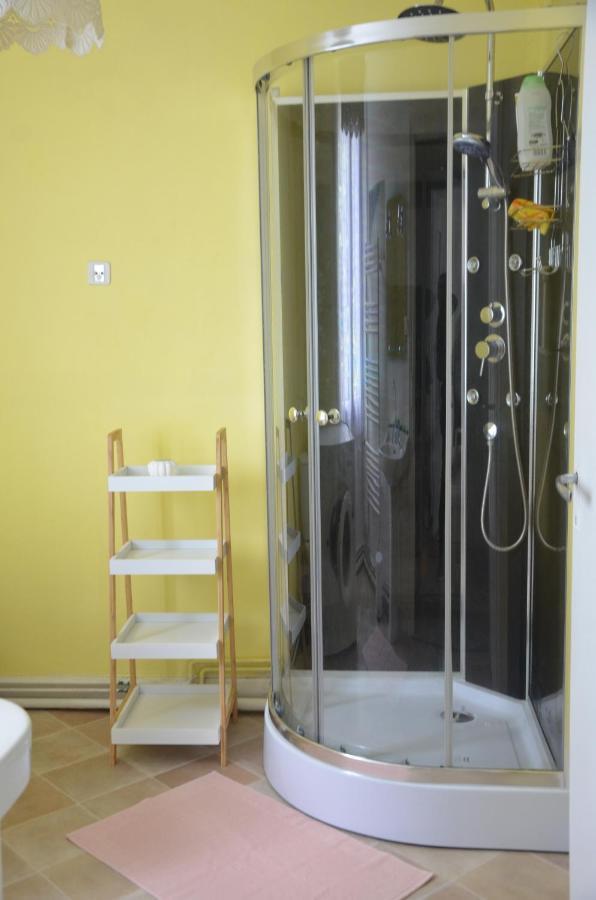 Au Bord De L'Eau Appartement 50 M2 Chambon-sur-Voueize Buitenkant foto