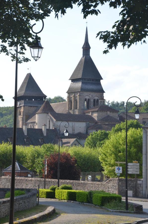 Au Bord De L'Eau Appartement 50 M2 Chambon-sur-Voueize Buitenkant foto